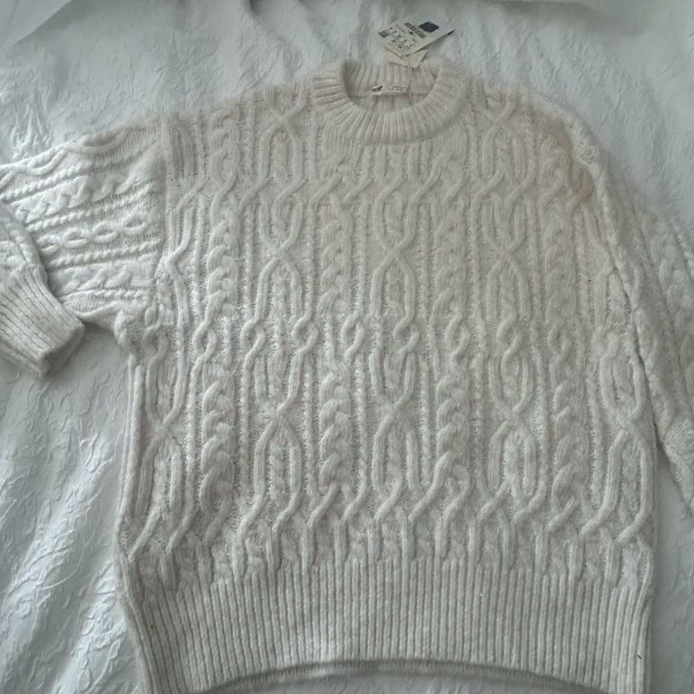 NWOT Gorgeous!!  Pull & Bear Cream Sweater S